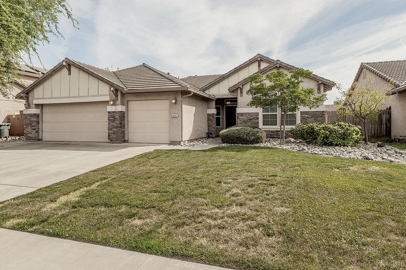 1847 W Heather Ln, Hanford, CA 93230