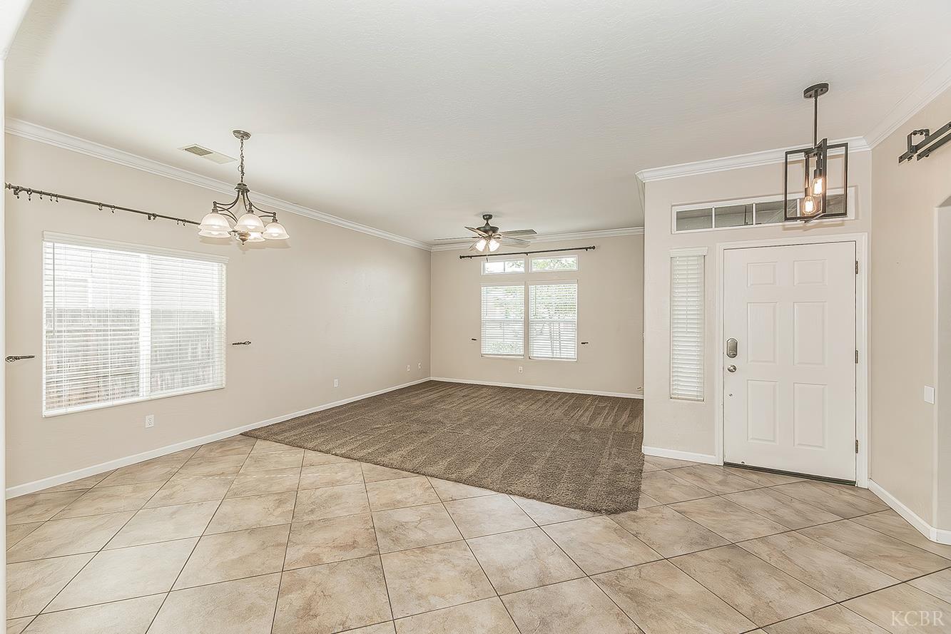 1847 W Heather Ln, Hanford, CA 93230