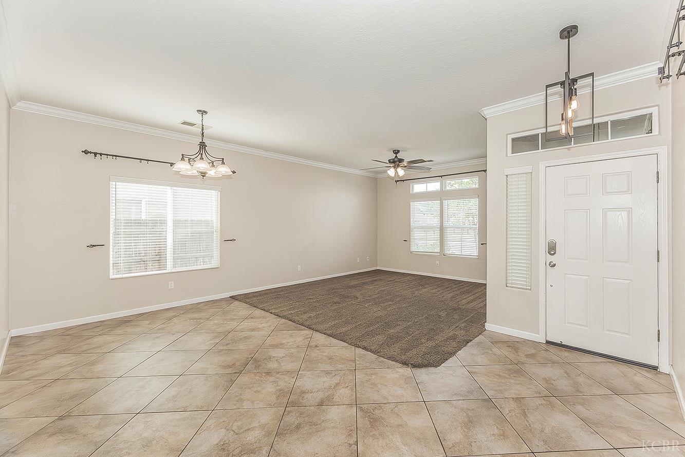 1847 W Heather Ln, Hanford, CA 93230