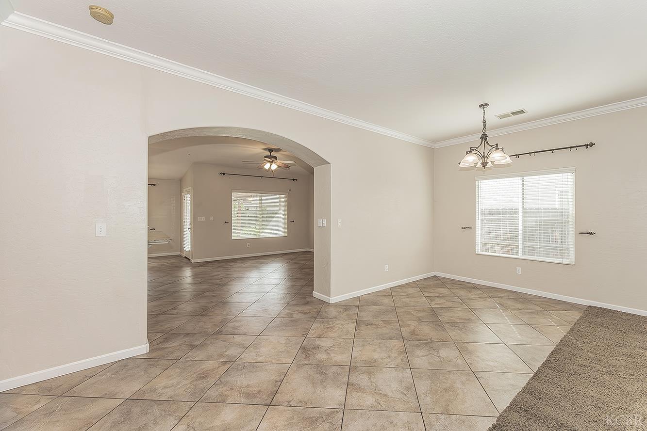 1847 W Heather Ln, Hanford, CA 93230