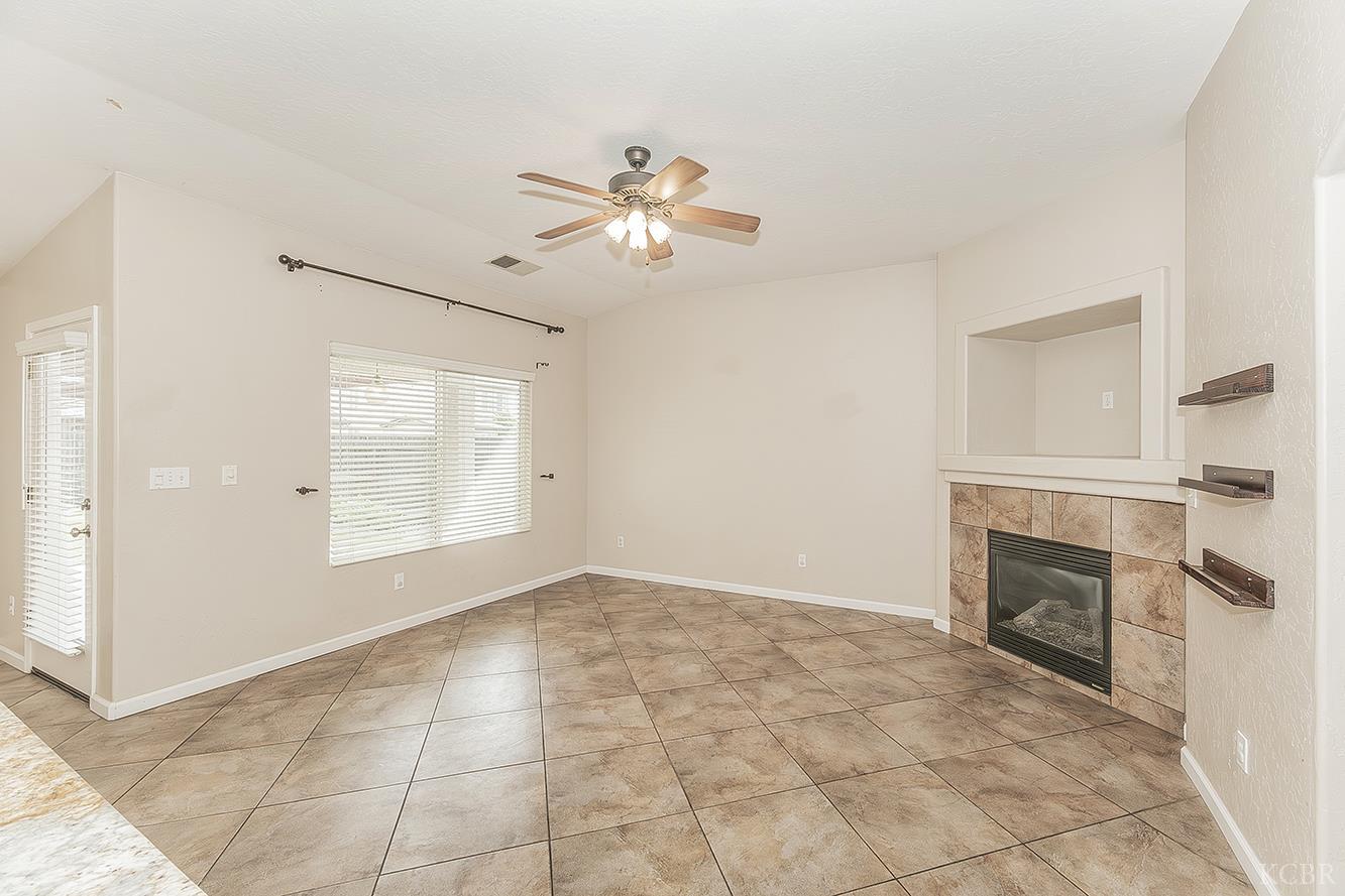 1847 W Heather Ln, Hanford, CA 93230