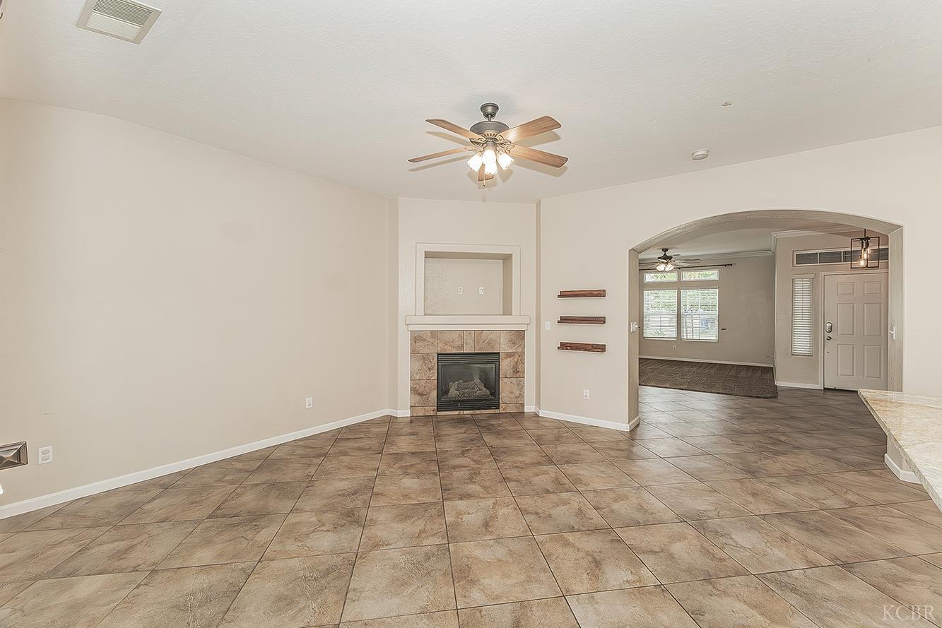 1847 W Heather Ln, Hanford, CA 93230