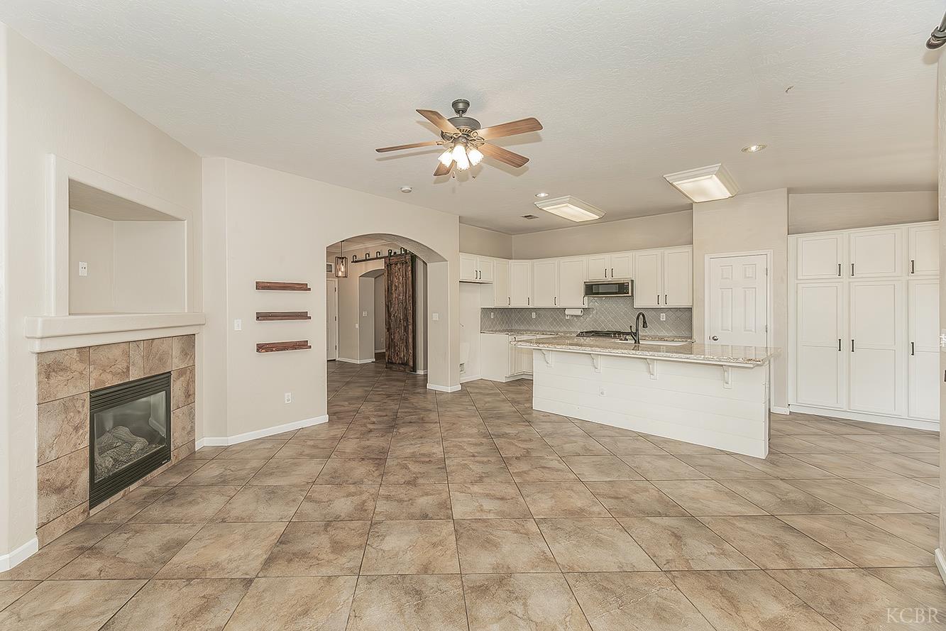 1847 W Heather Ln, Hanford, CA 93230