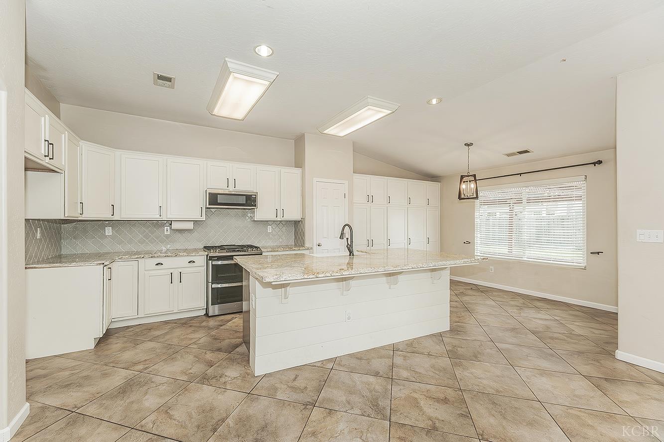 1847 W Heather Ln, Hanford, CA 93230