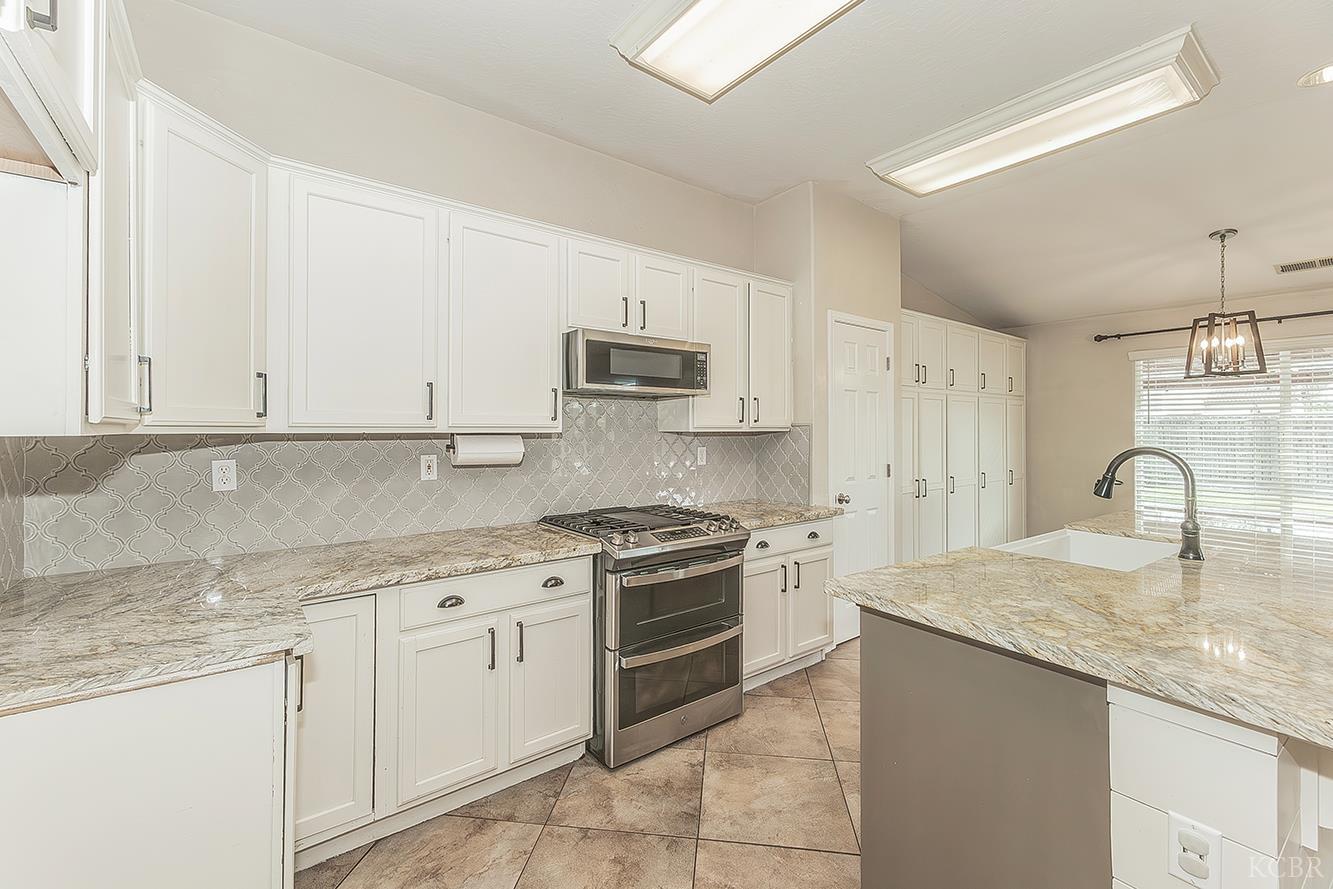 1847 W Heather Ln, Hanford, CA 93230