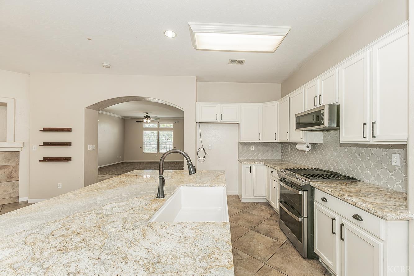 1847 W Heather Ln, Hanford, CA 93230