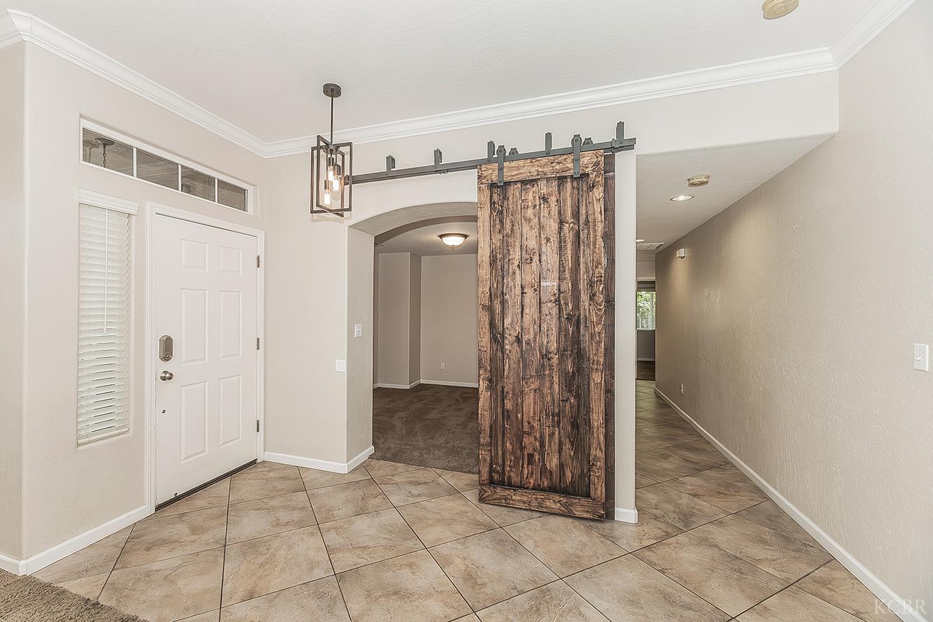 1847 W Heather Ln, Hanford, CA 93230