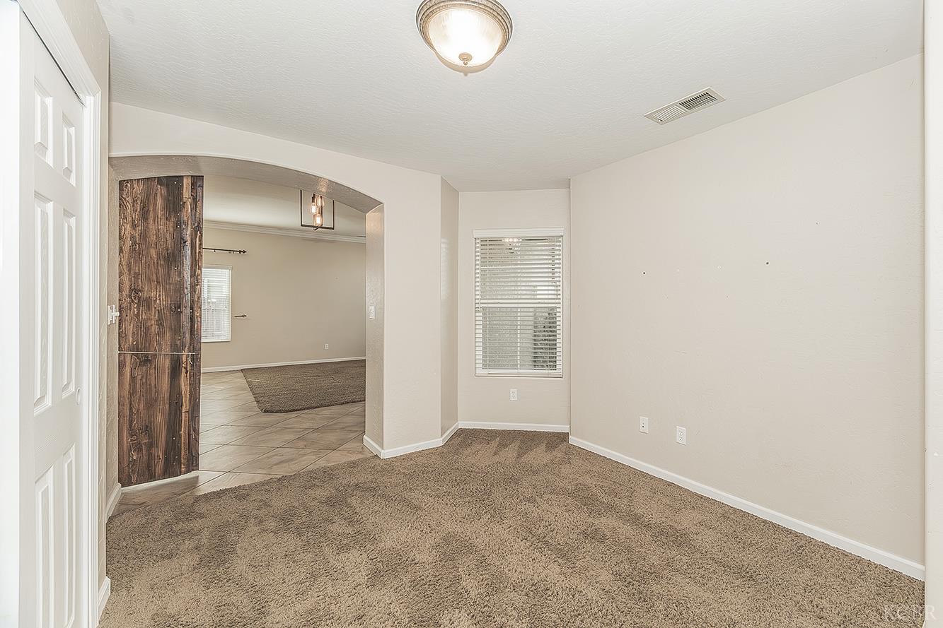 1847 W Heather Ln, Hanford, CA 93230