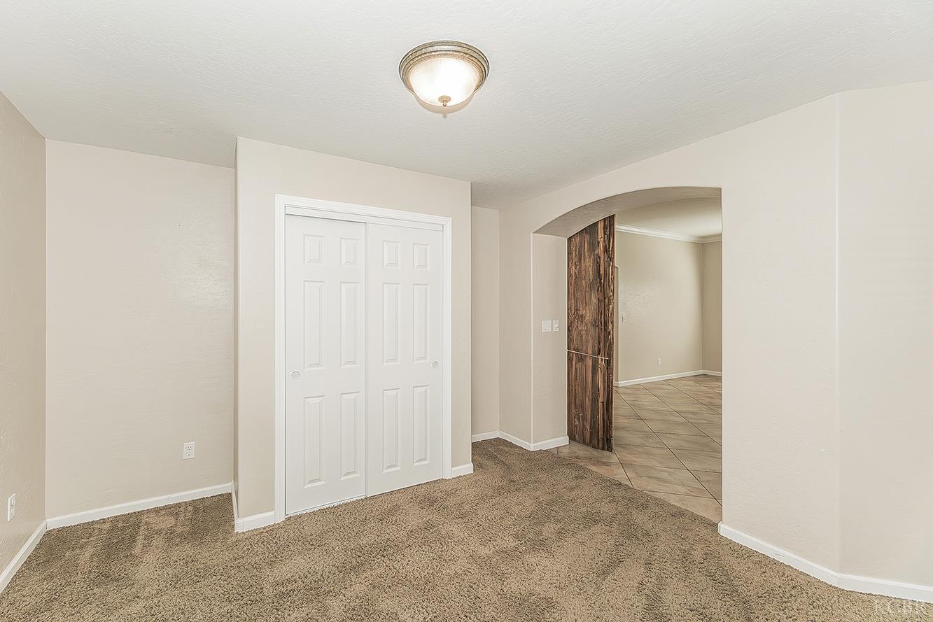 1847 W Heather Ln, Hanford, CA 93230