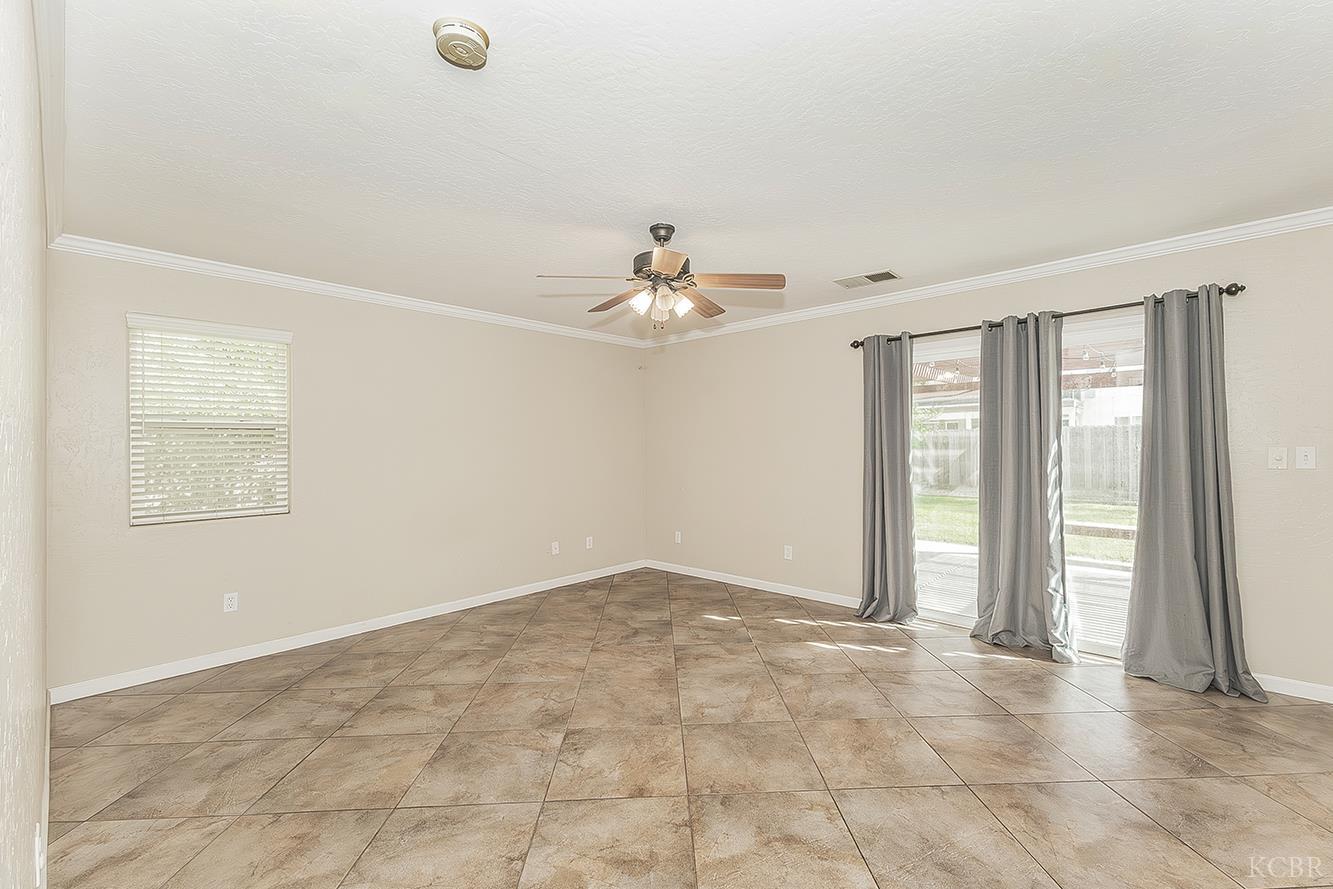 1847 W Heather Ln, Hanford, CA 93230