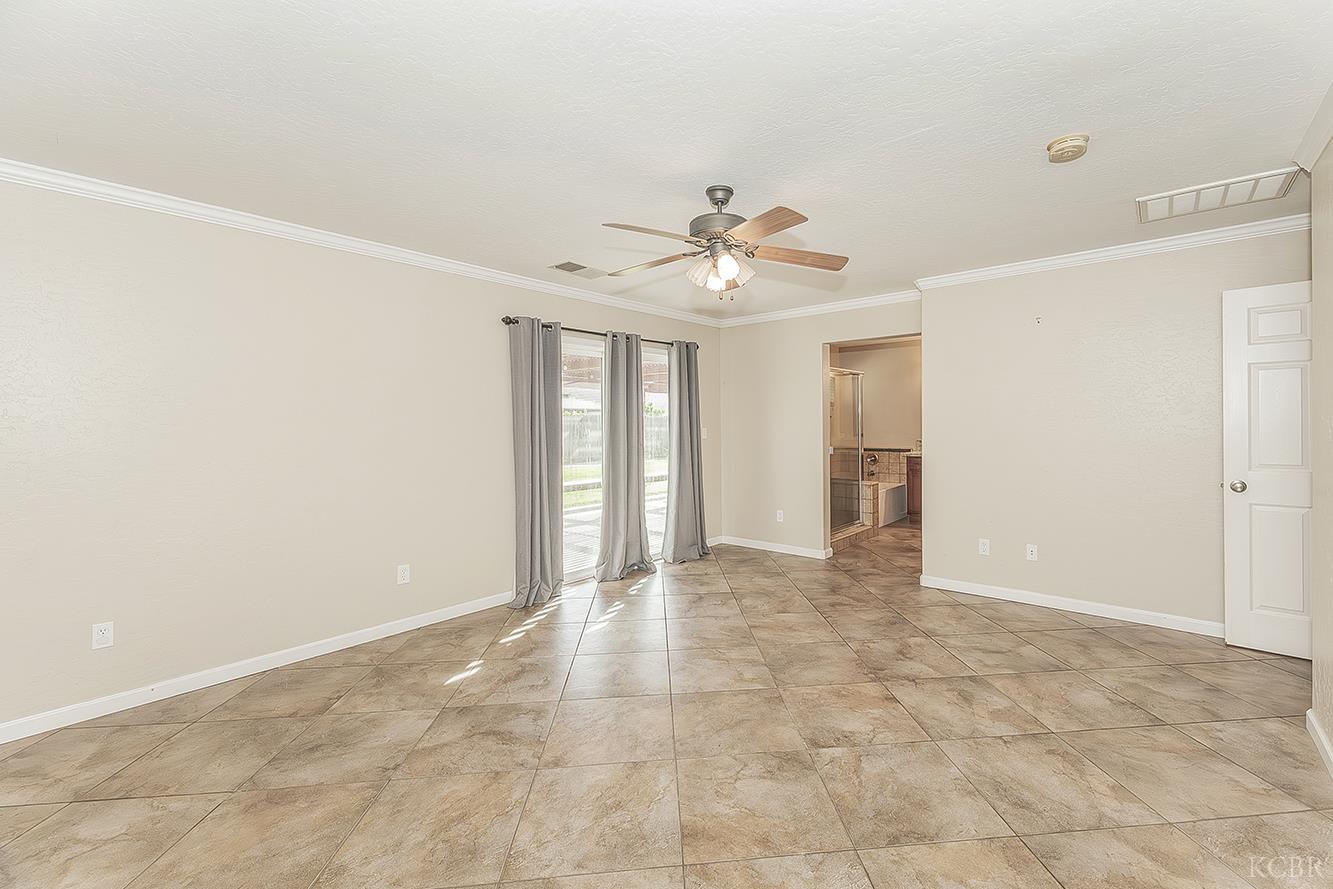 1847 W Heather Ln, Hanford, CA 93230