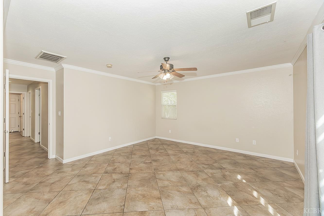 1847 W Heather Ln, Hanford, CA 93230