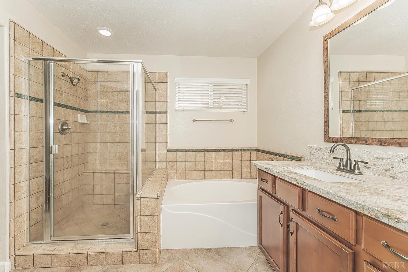 1847 W Heather Ln, Hanford, CA 93230