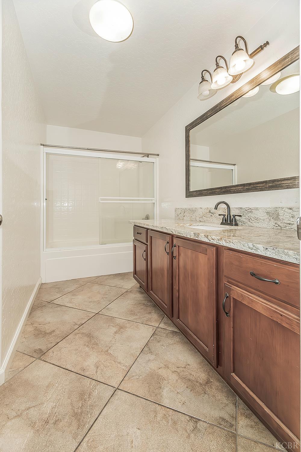 1847 W Heather Ln, Hanford, CA 93230