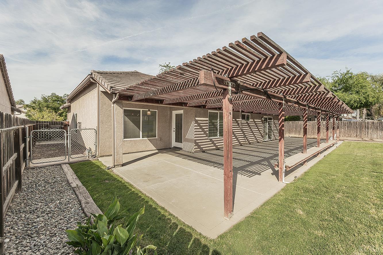 1847 W Heather Ln, Hanford, CA 93230