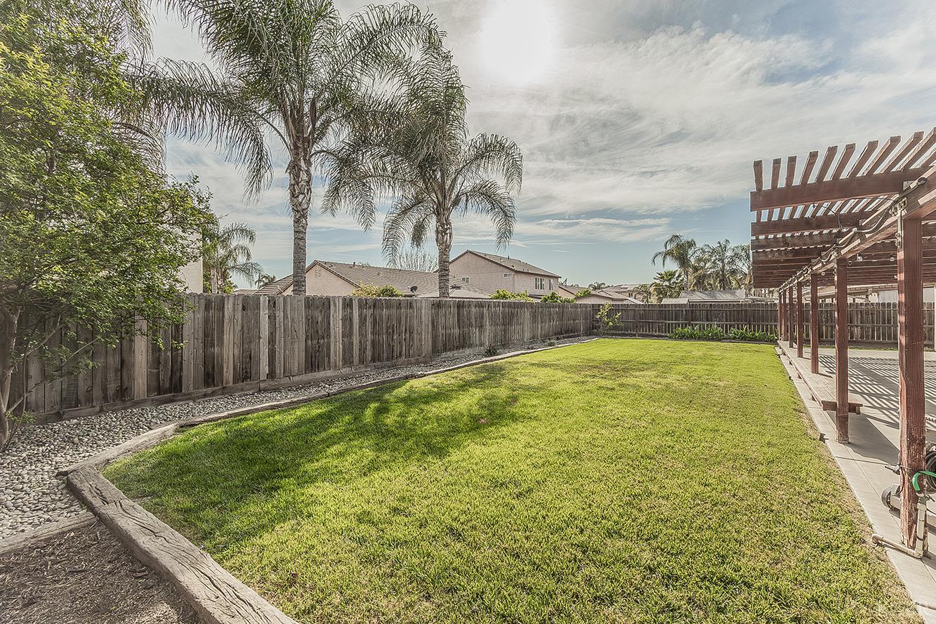 1847 W Heather Ln, Hanford, CA 93230