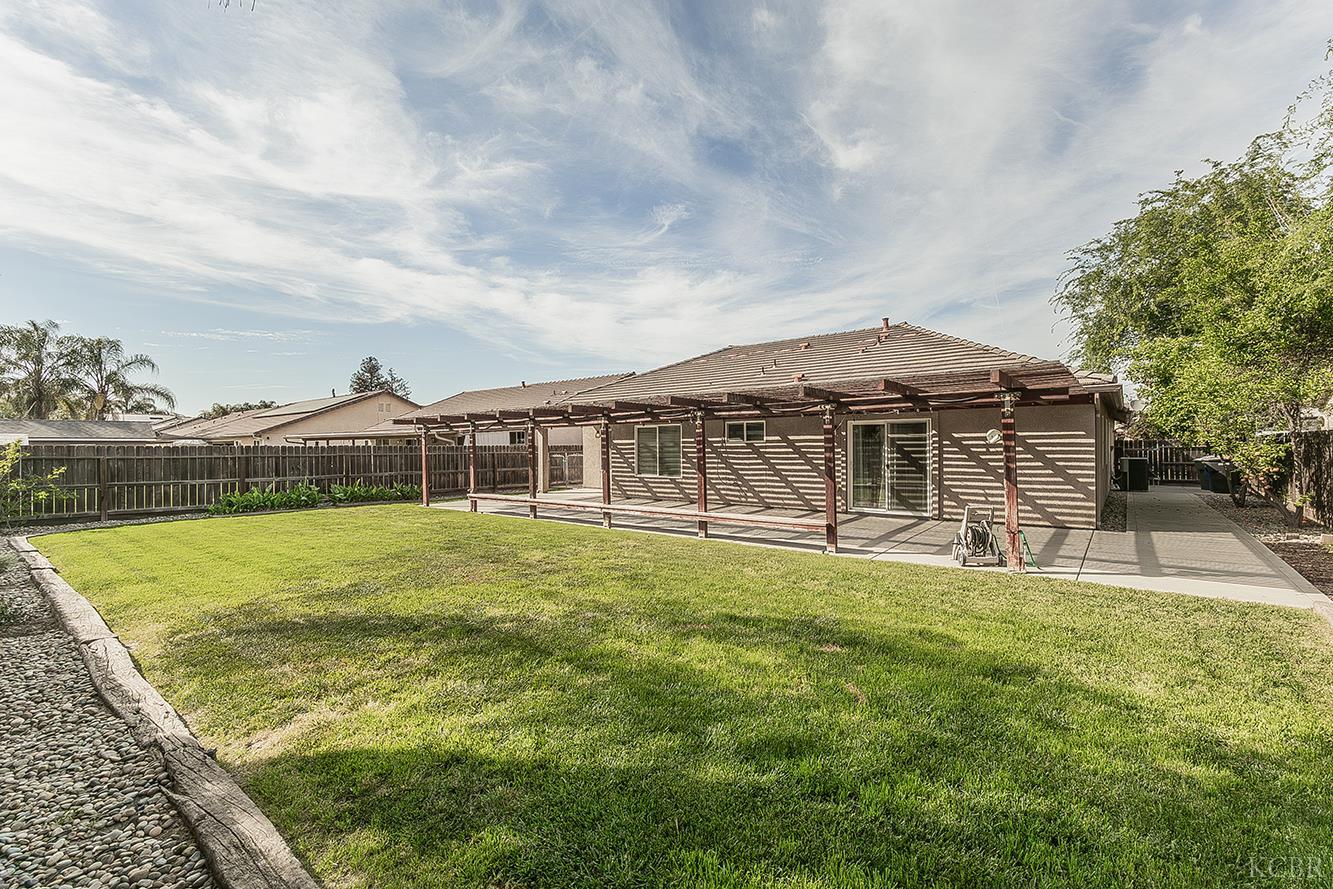 1847 W Heather Ln, Hanford, CA 93230
