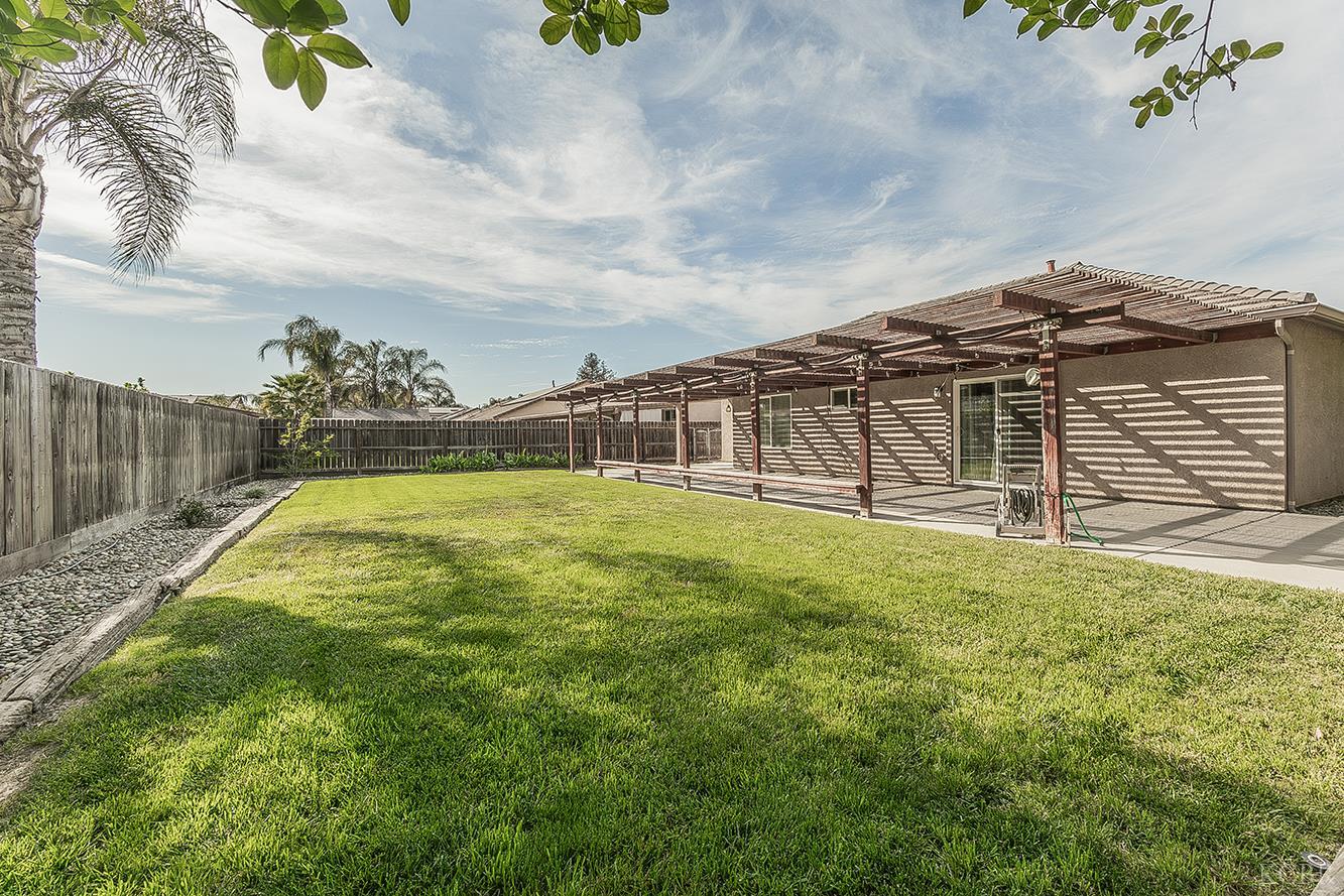 1847 W Heather Ln, Hanford, CA 93230