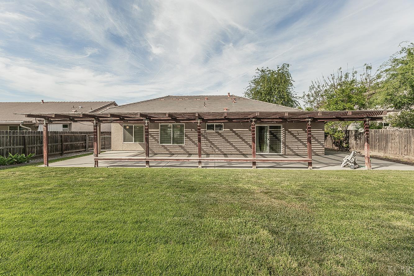 1847 W Heather Ln, Hanford, CA 93230