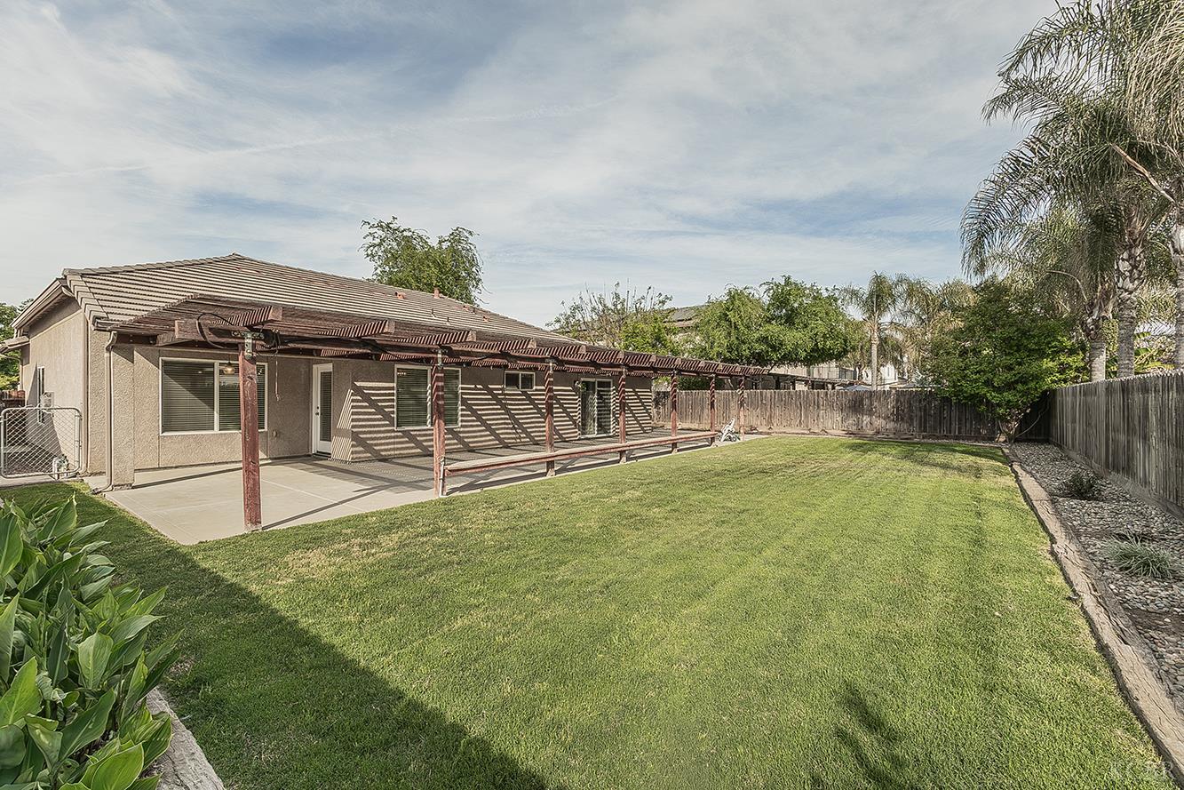 1847 W Heather Ln, Hanford, CA 93230