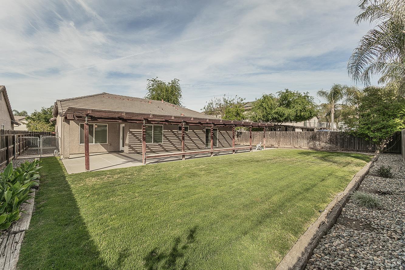 1847 W Heather Ln, Hanford, CA 93230