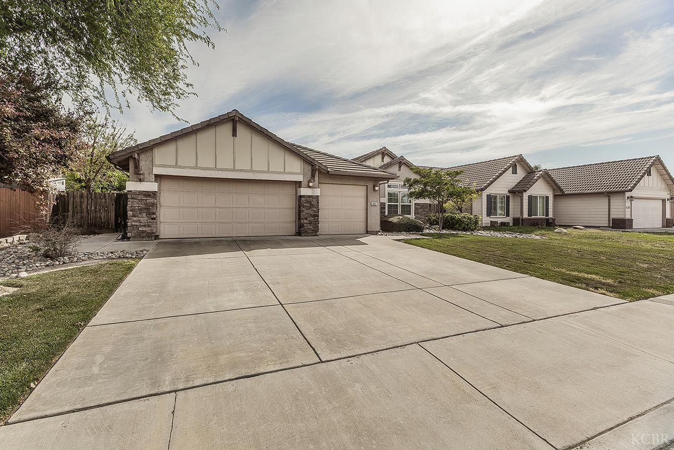 1847 W Heather Ln, Hanford, CA 93230
