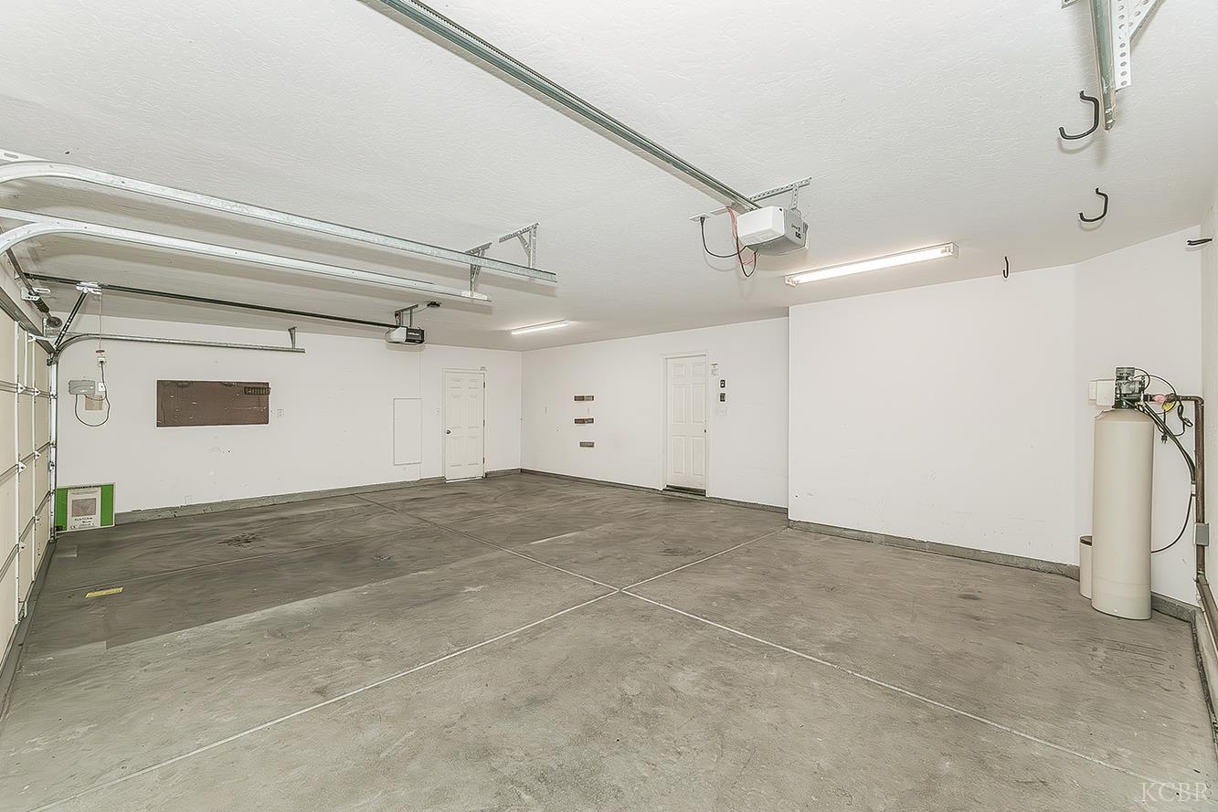 1847 W Heather Ln, Hanford, CA 93230