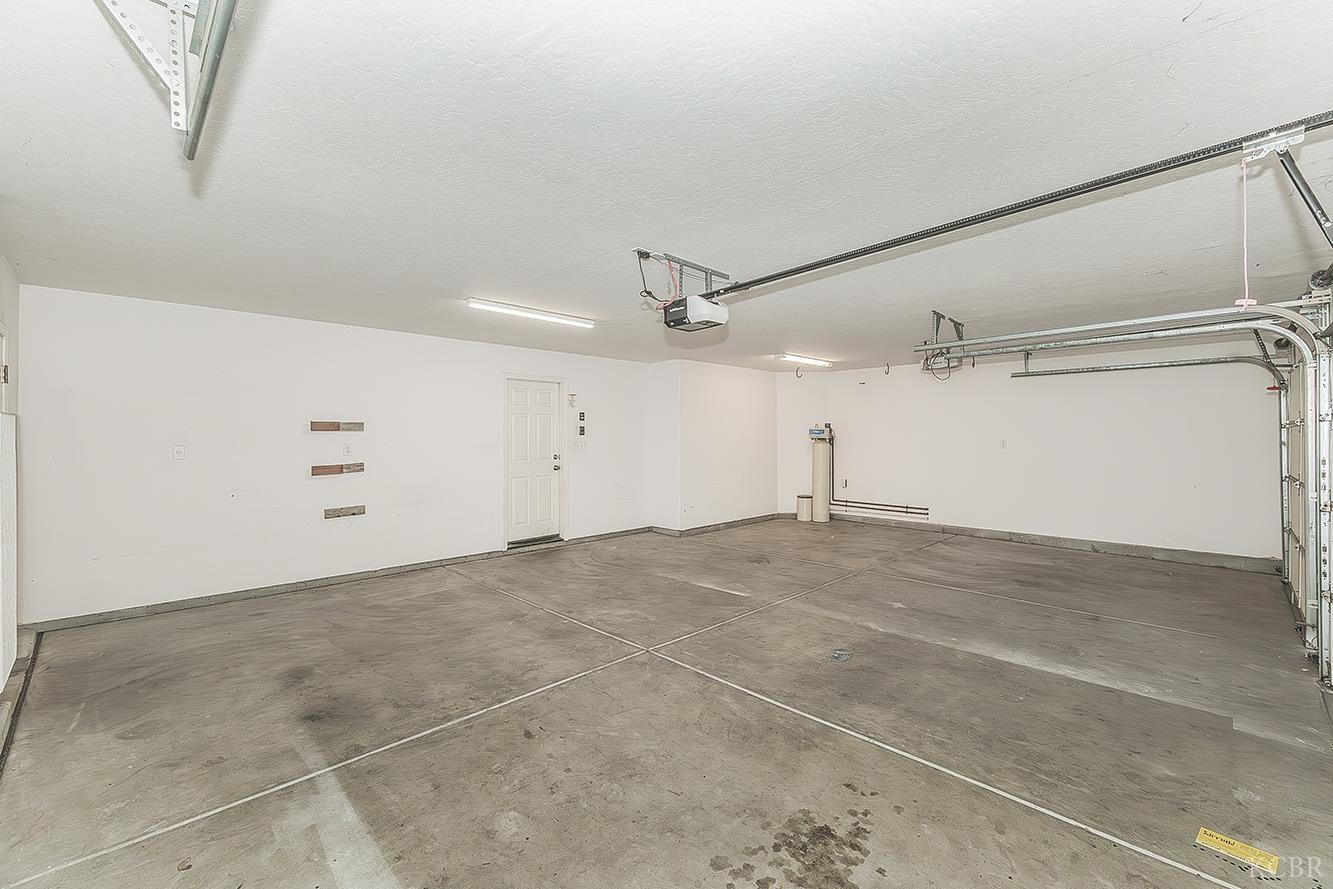 1847 W Heather Ln, Hanford, CA 93230