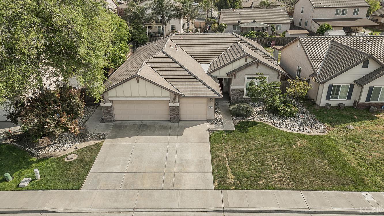 1847 W Heather Ln, Hanford, CA 93230