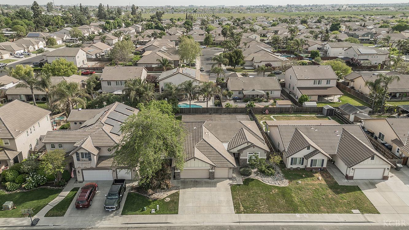 1847 W Heather Ln, Hanford, CA 93230