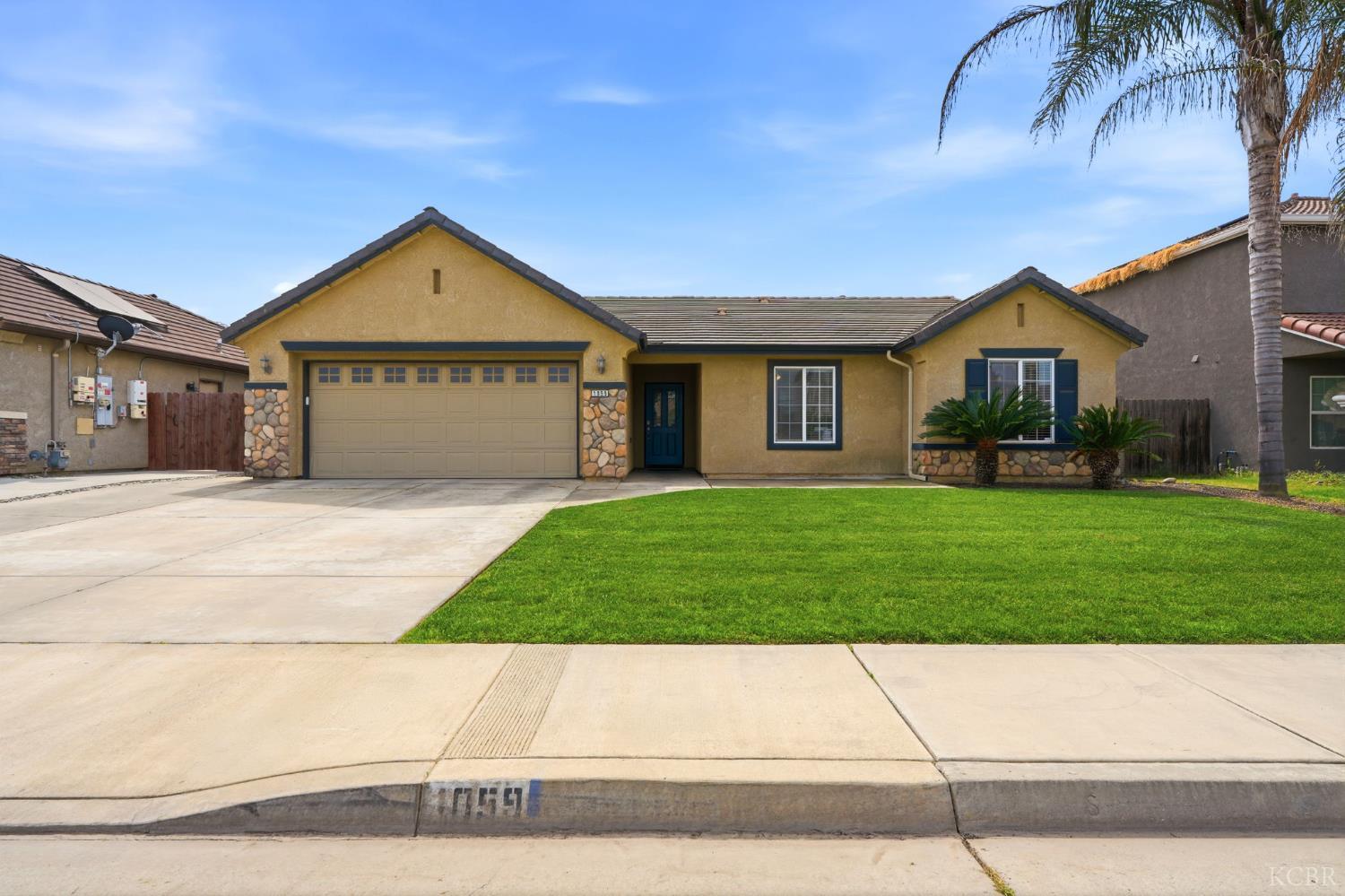 1059 W Ambassador Dr, Hanford, CA 93230