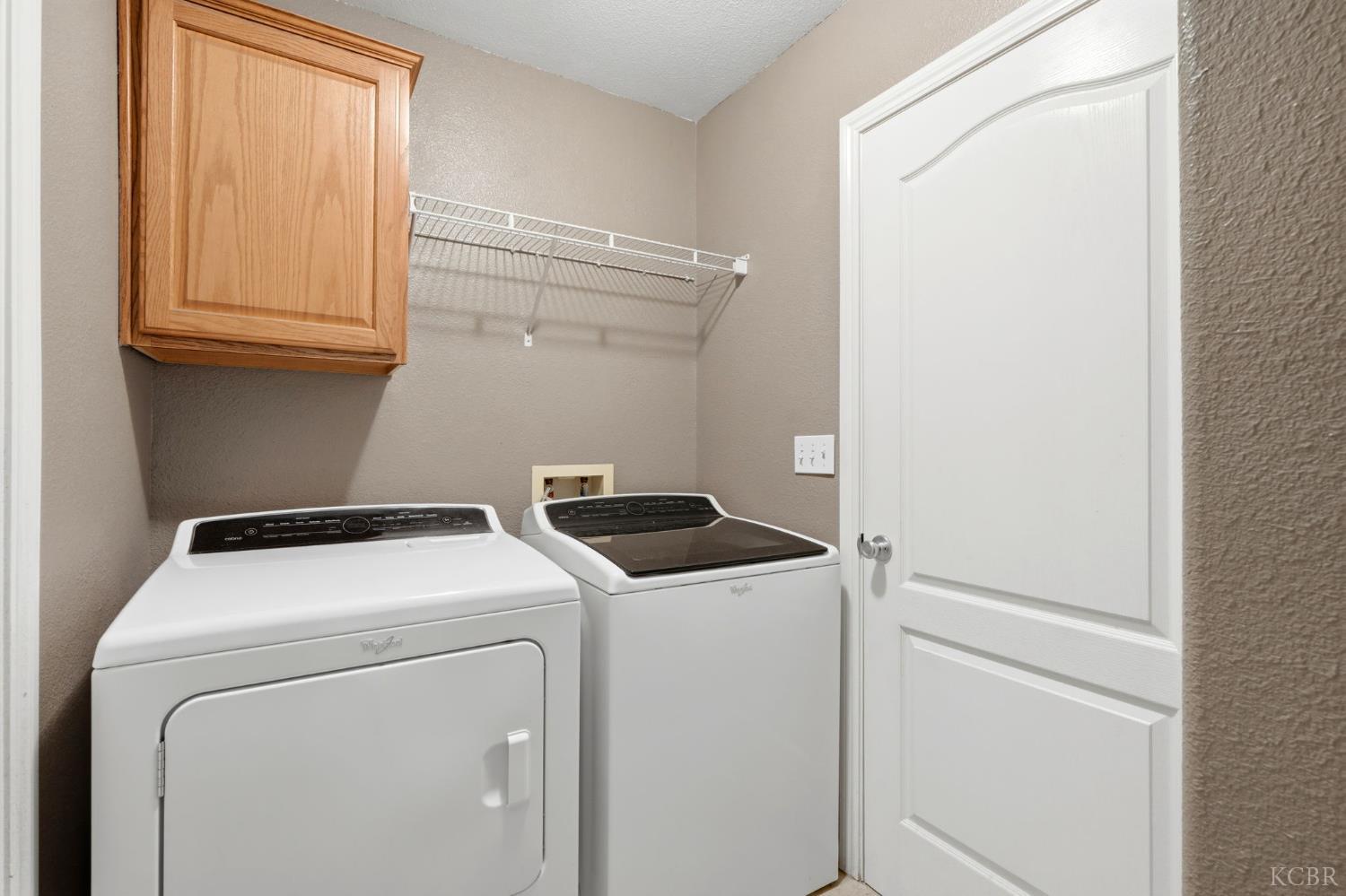 1059 W Ambassador Dr, Hanford, CA 93230