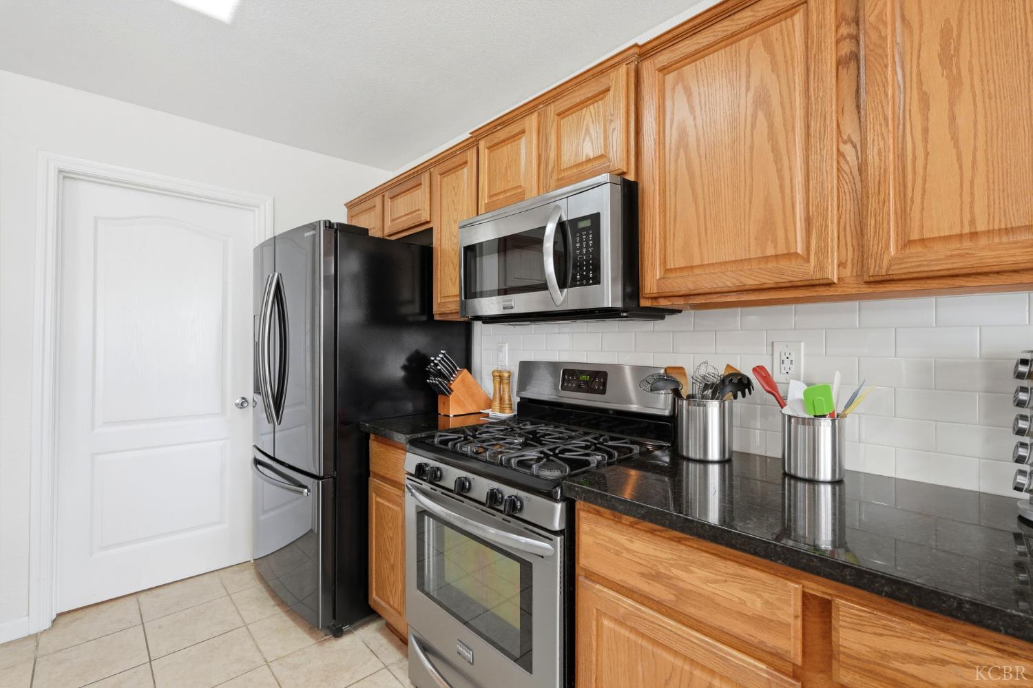 1059 W Ambassador Dr, Hanford, CA 93230