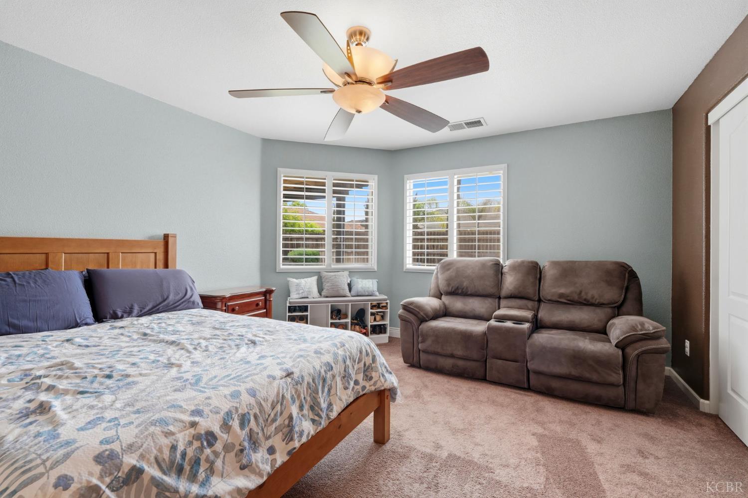 1059 W Ambassador Dr, Hanford, CA 93230