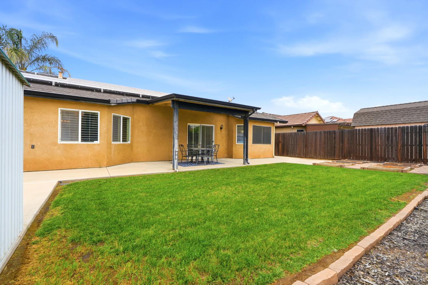 1059 W Ambassador Dr, Hanford, CA 93230