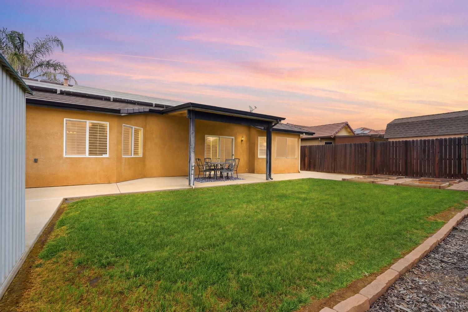 1059 W Ambassador Dr, Hanford, CA 93230