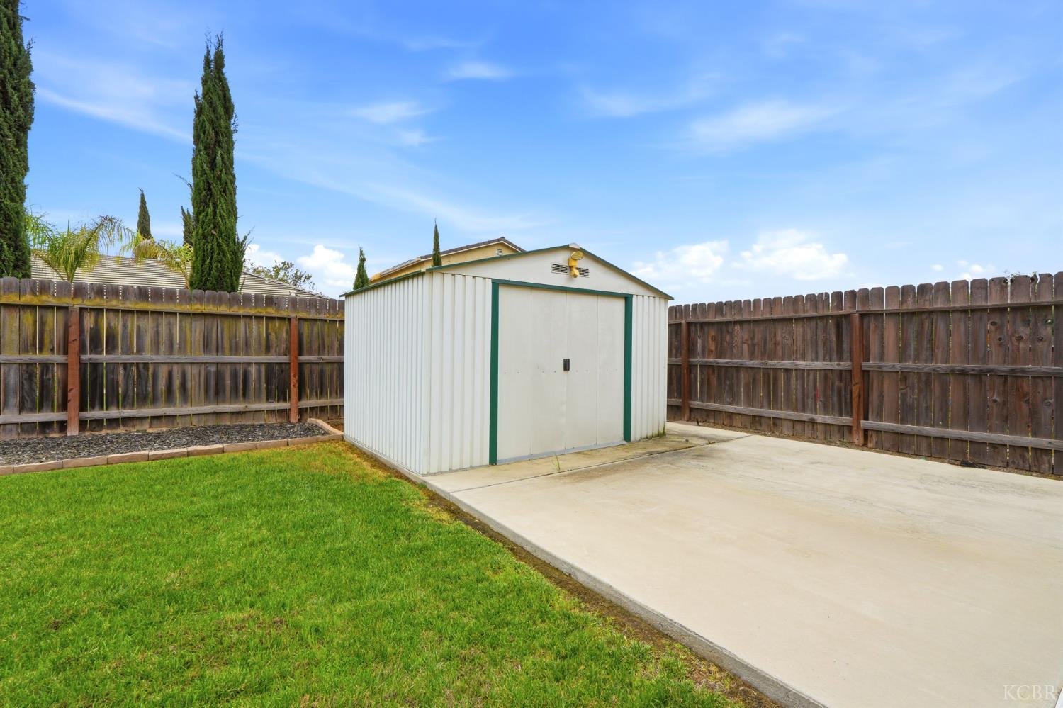 1059 W Ambassador Dr, Hanford, CA 93230