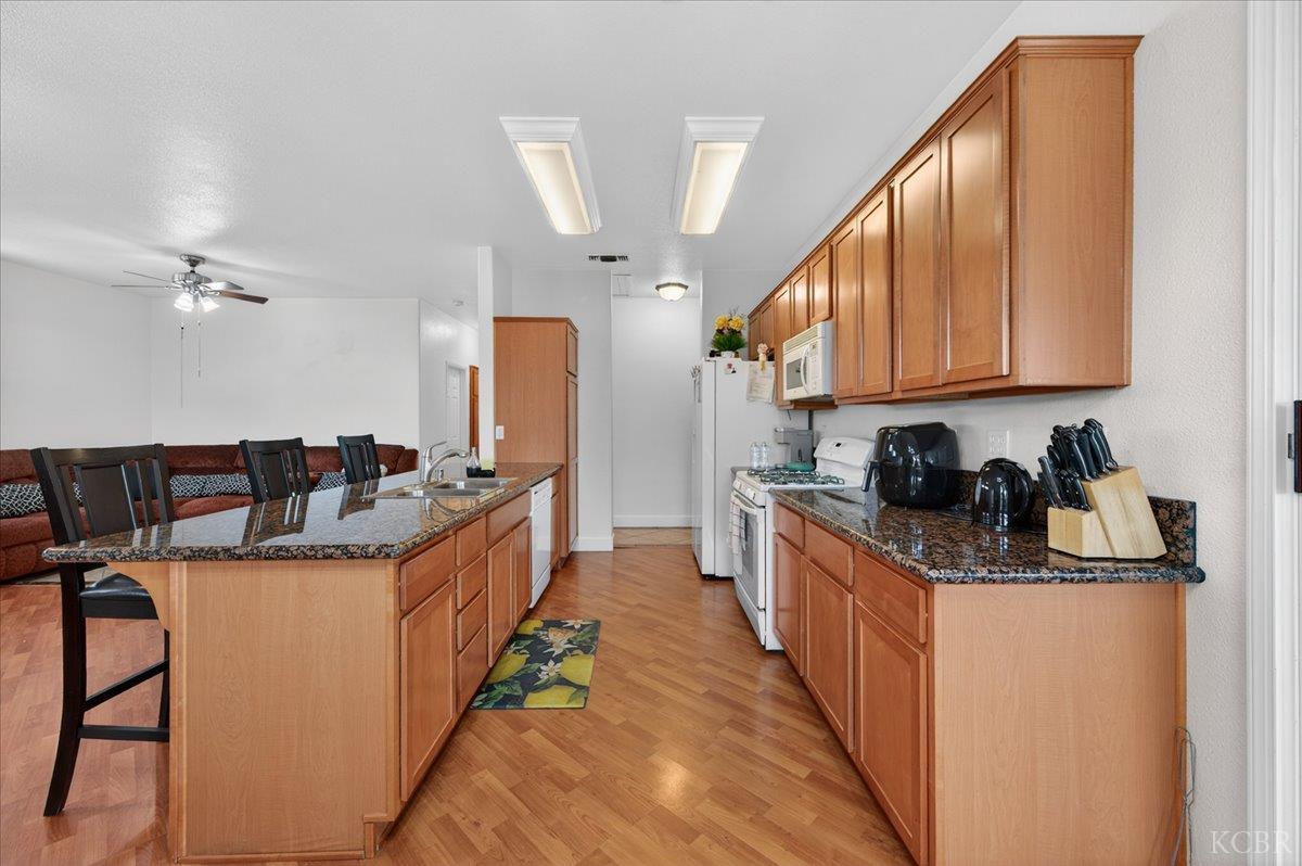 795 Northstar Dr, Hanford, CA 93230