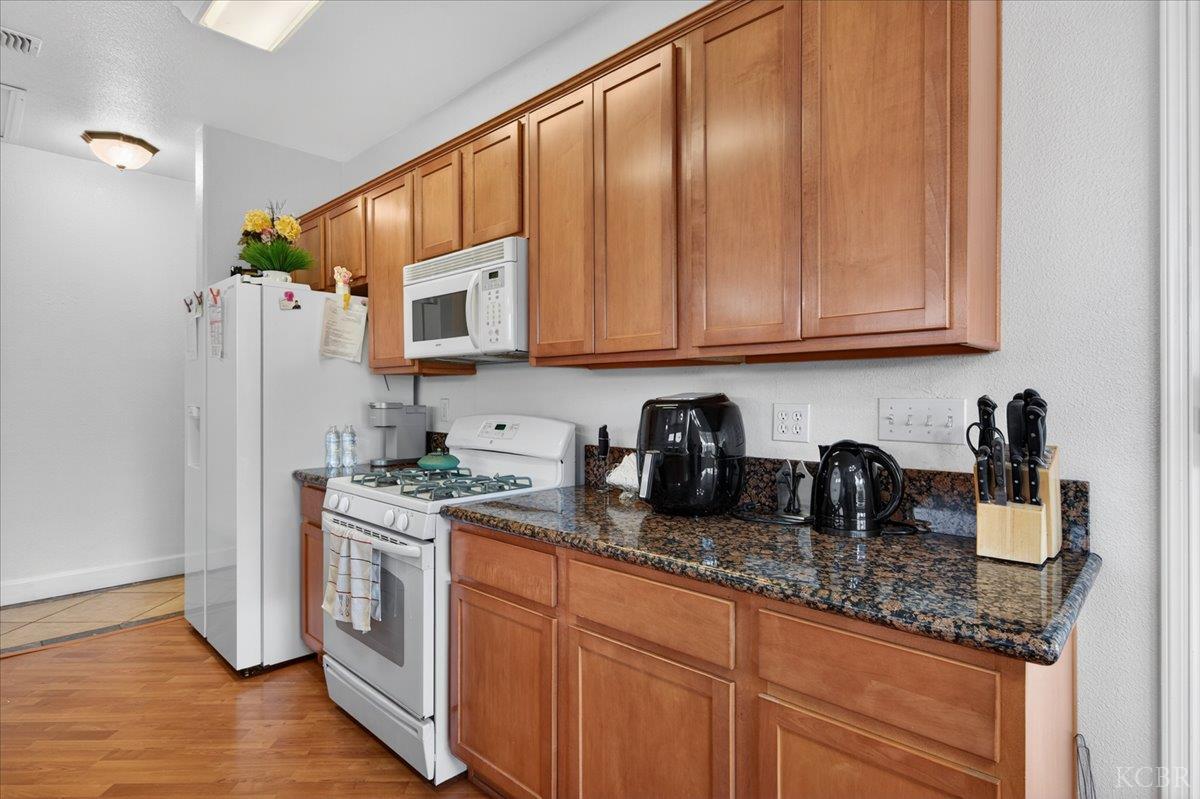 795 Northstar Dr, Hanford, CA 93230