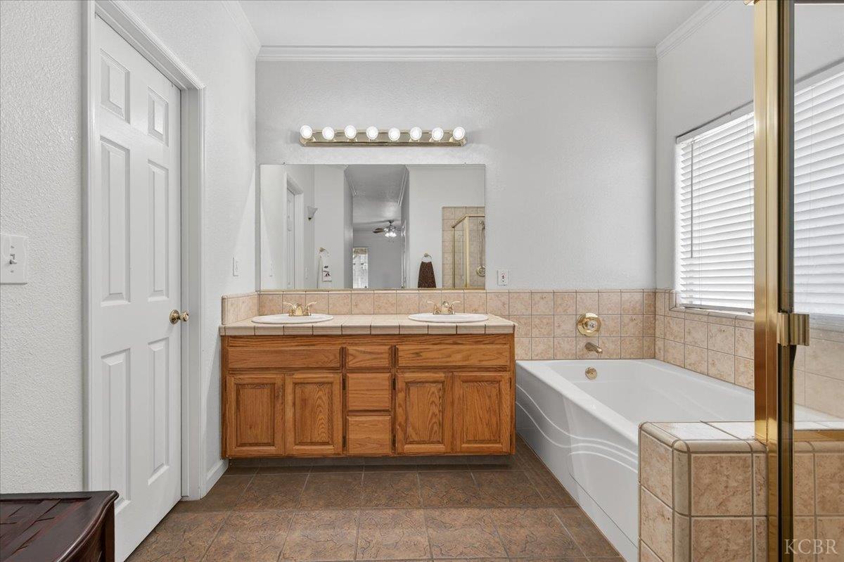 795 Northstar Dr, Hanford, CA 93230