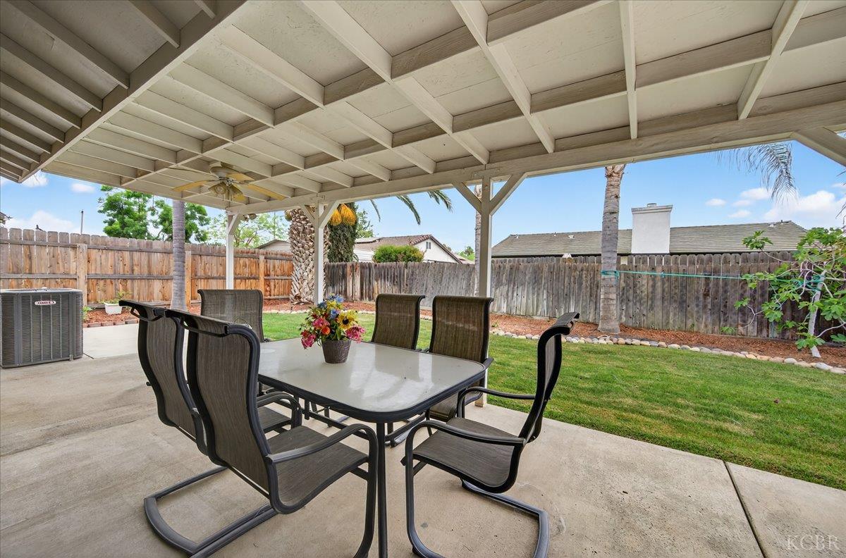 795 Northstar Dr, Hanford, CA 93230