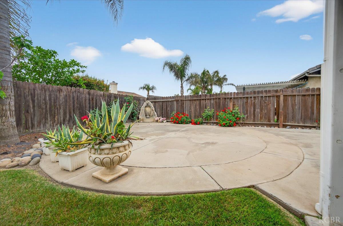 795 Northstar Dr, Hanford, CA 93230