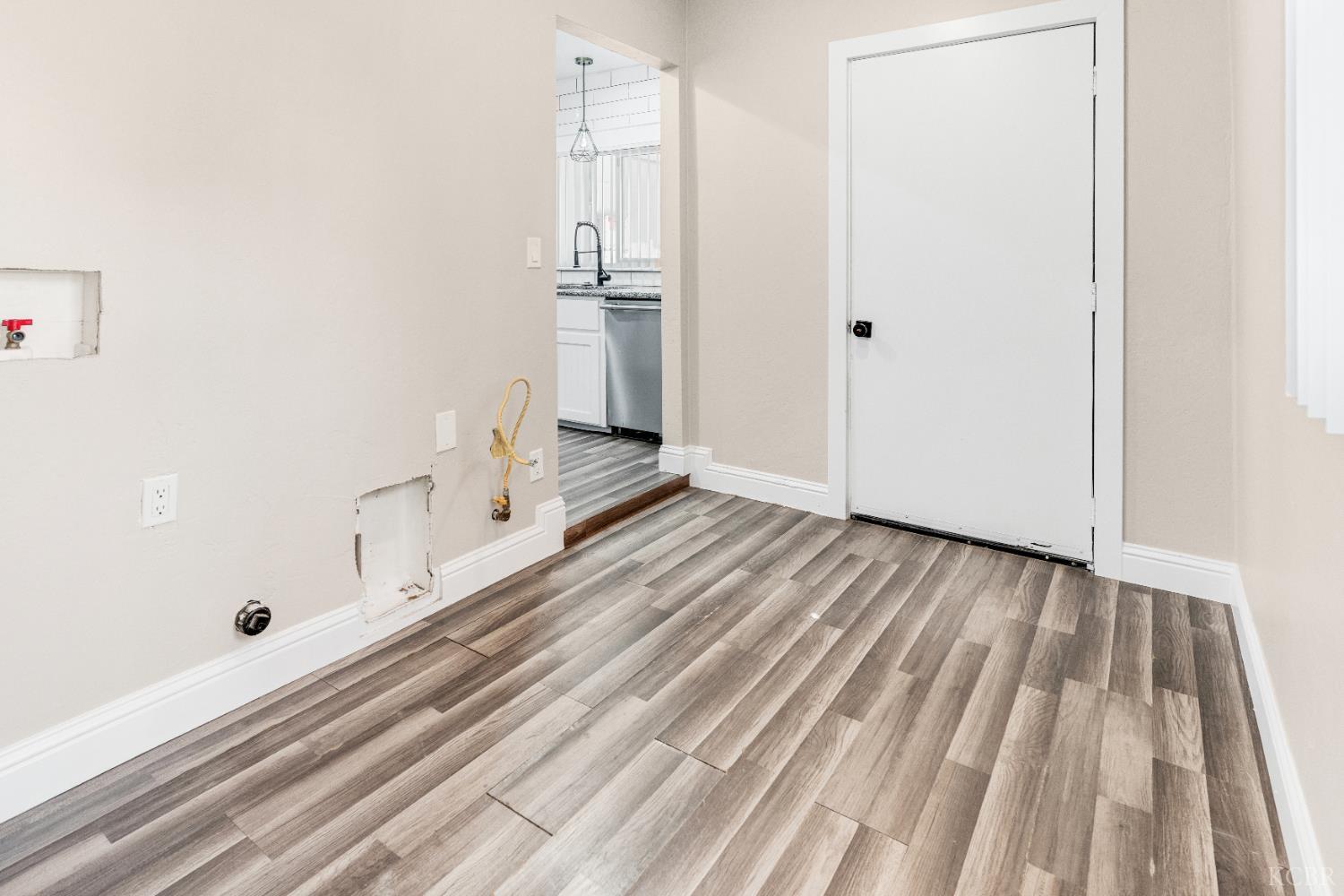 343 Walnut St, Lemoore, CA 93245