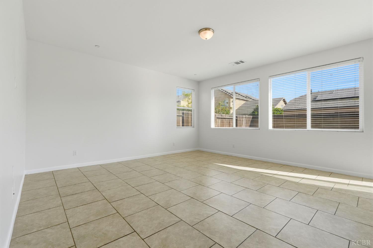 555 Portola St, Lemoore, CA 93245