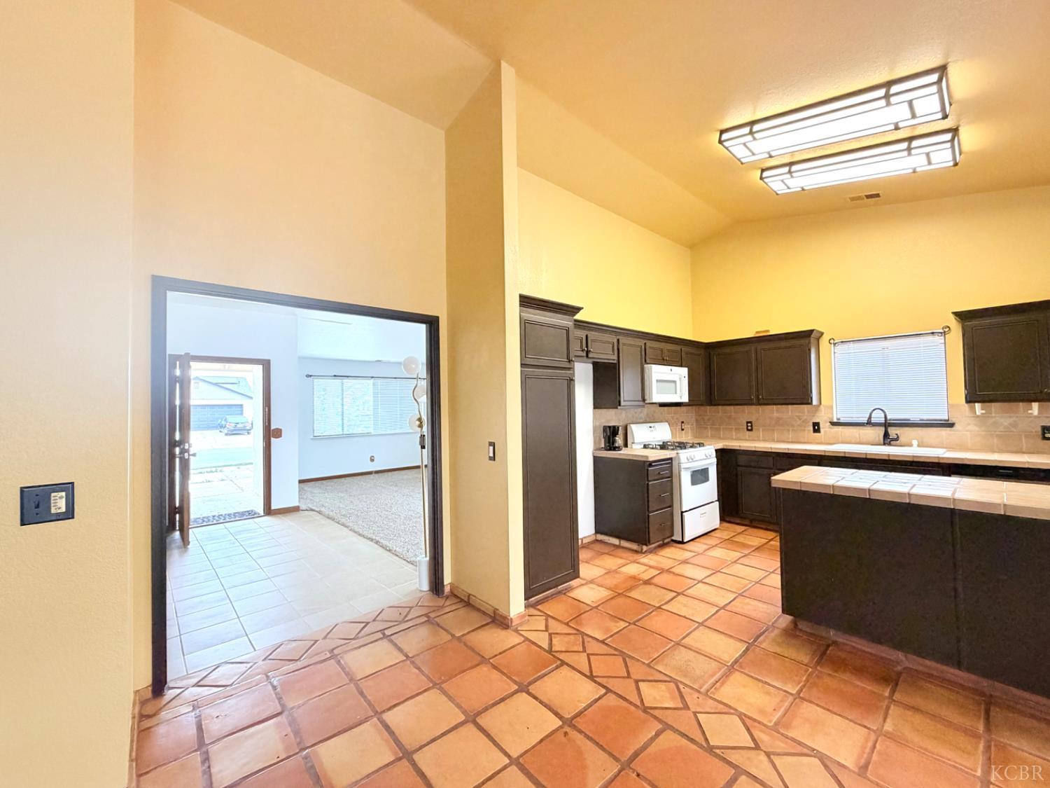 1708 Saltbrush Ave, Coalinga, CA 93210