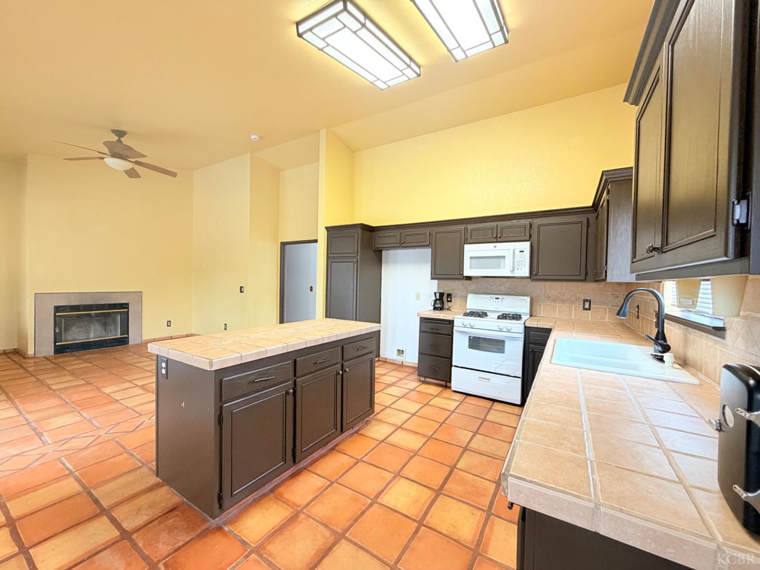 1708 Saltbrush Ave, Coalinga, CA 93210