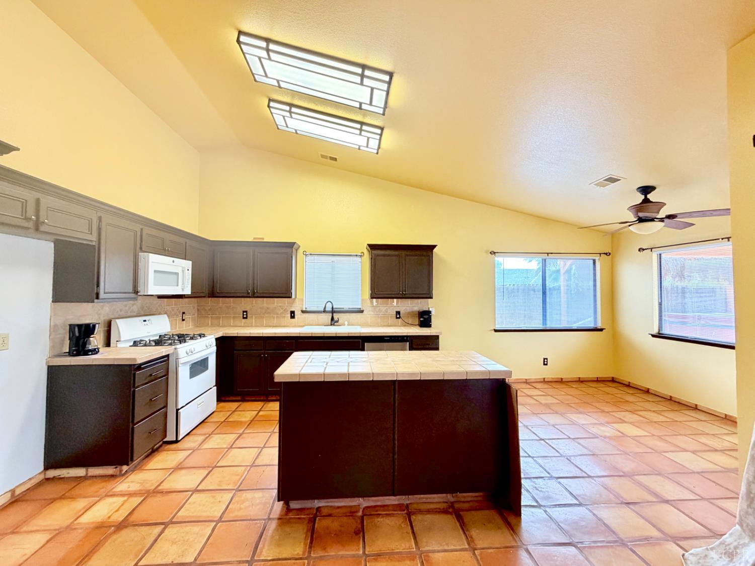 1708 Saltbrush Ave, Coalinga, CA 93210