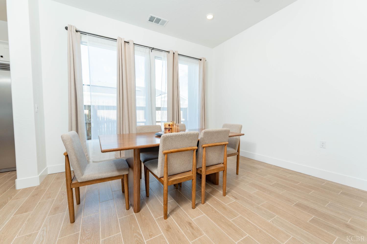 3811 N Santa Fe St, Visalia, CA 93292