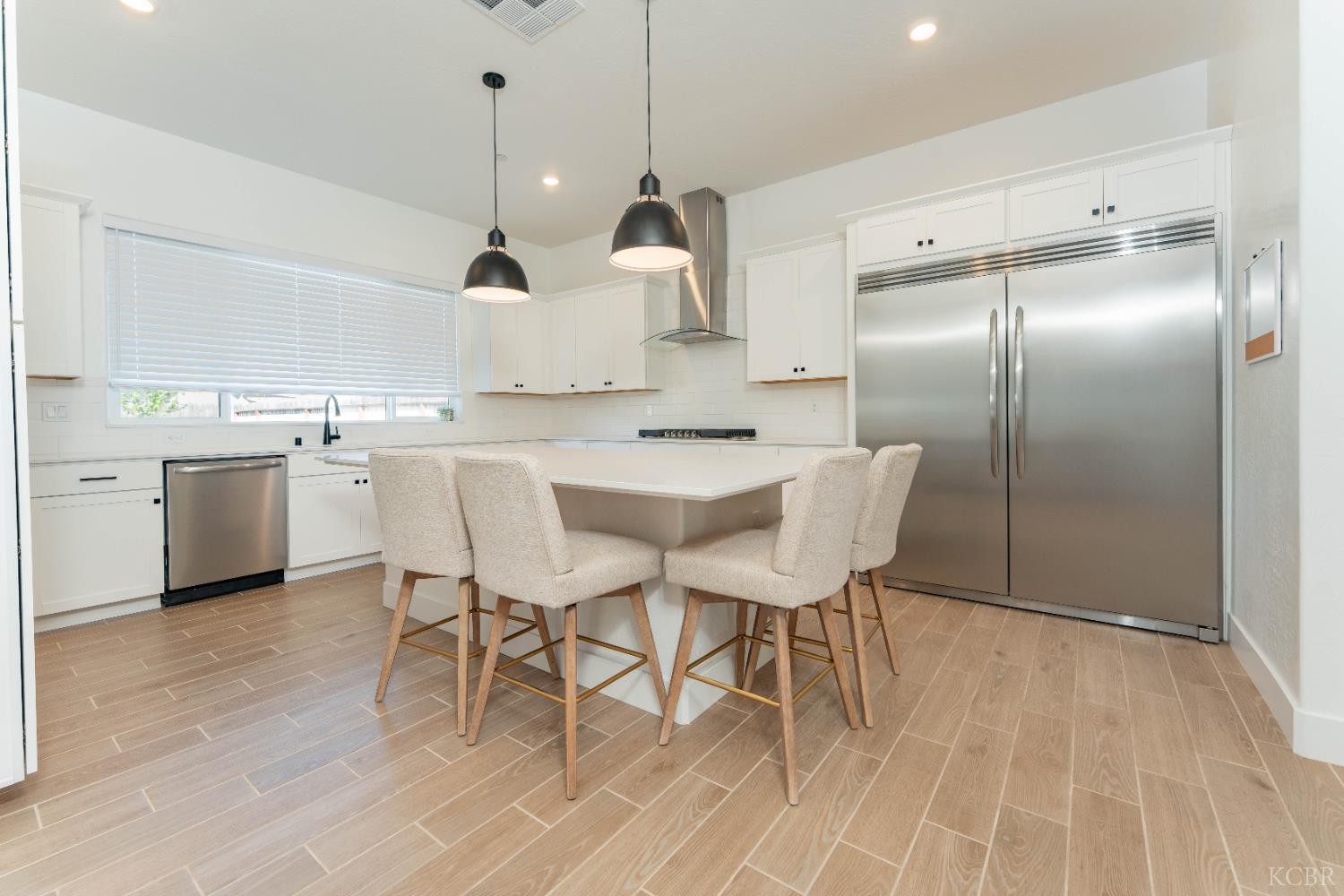 3811 N Santa Fe St, Visalia, CA 93292