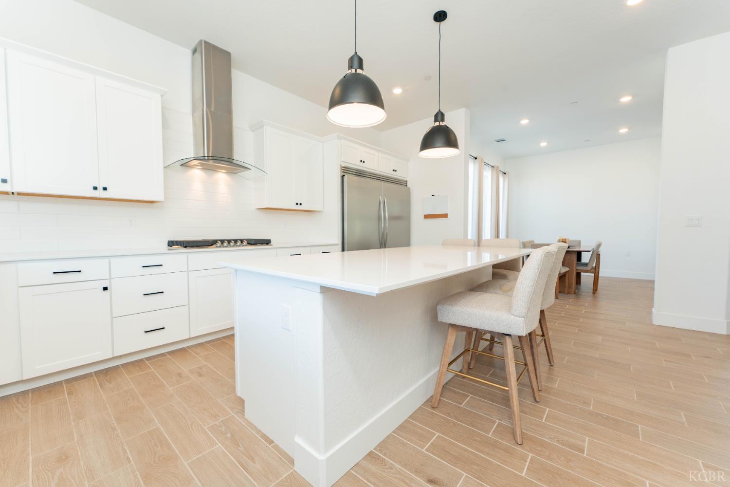 3811 N Santa Fe St, Visalia, CA 93292